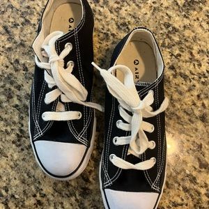 Airwalk Black Sneaker with laces